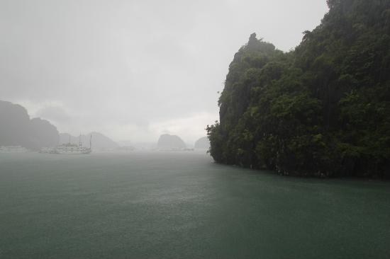 halong-bay-rain