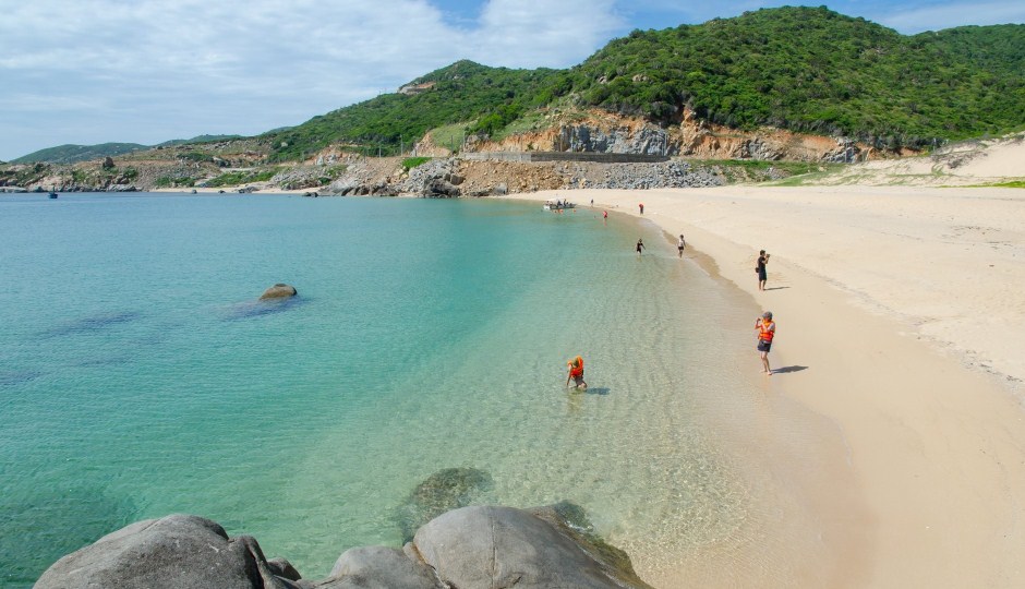 beach-on-binh-hung-island