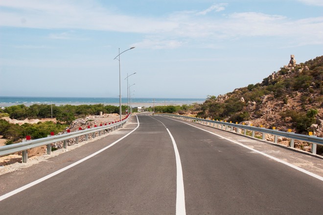 phan-rang-vinh-hy-road
