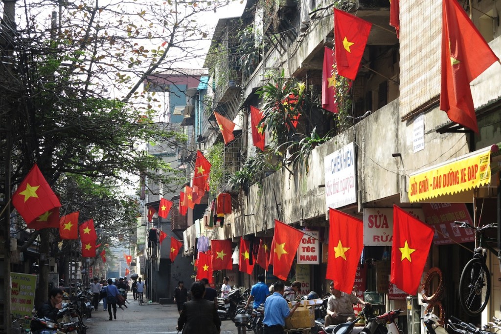 tet-and-flags