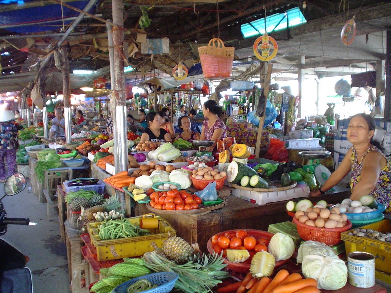 Vietnam-local-market