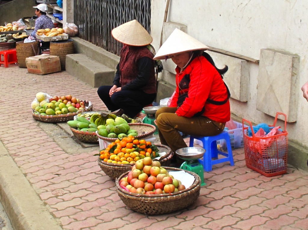 Vietnam-street-vendors