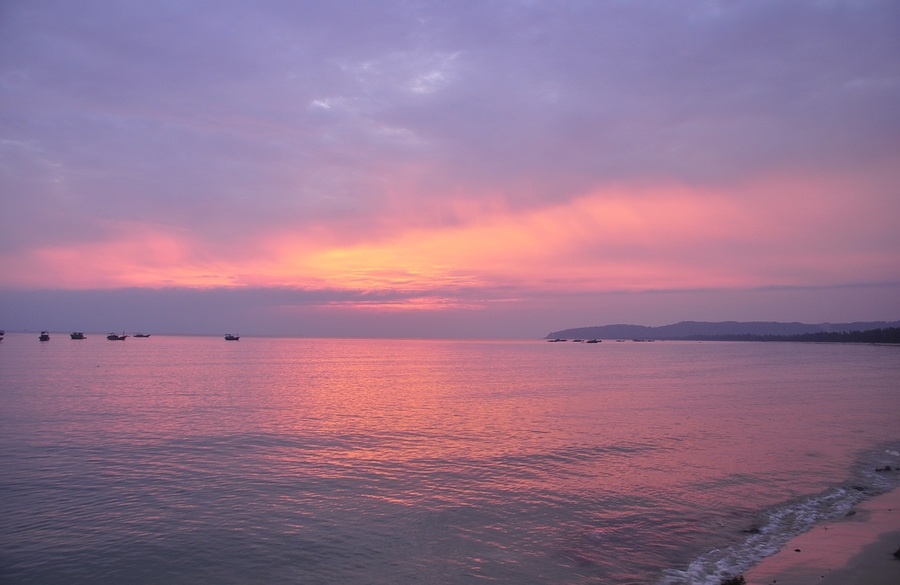 sunset-on-coto-island