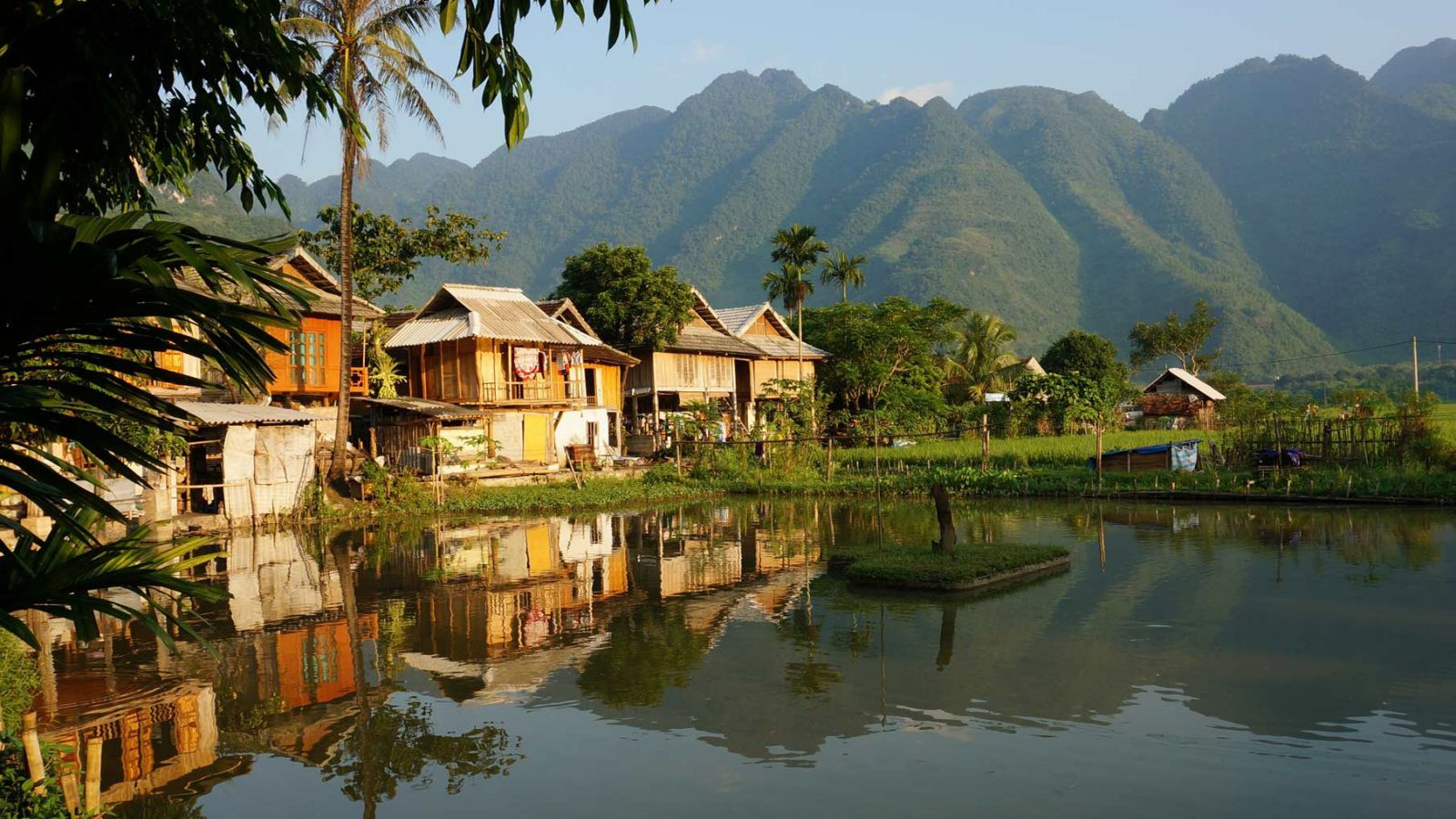 Poom Coong Village Mai Chau Valley Vietnam travel 